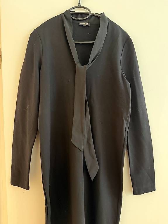 Kleider: MASSIMO DUTTI! SIZE M! DRESS! – Gebraucht aus Wallisellen von Marij1986