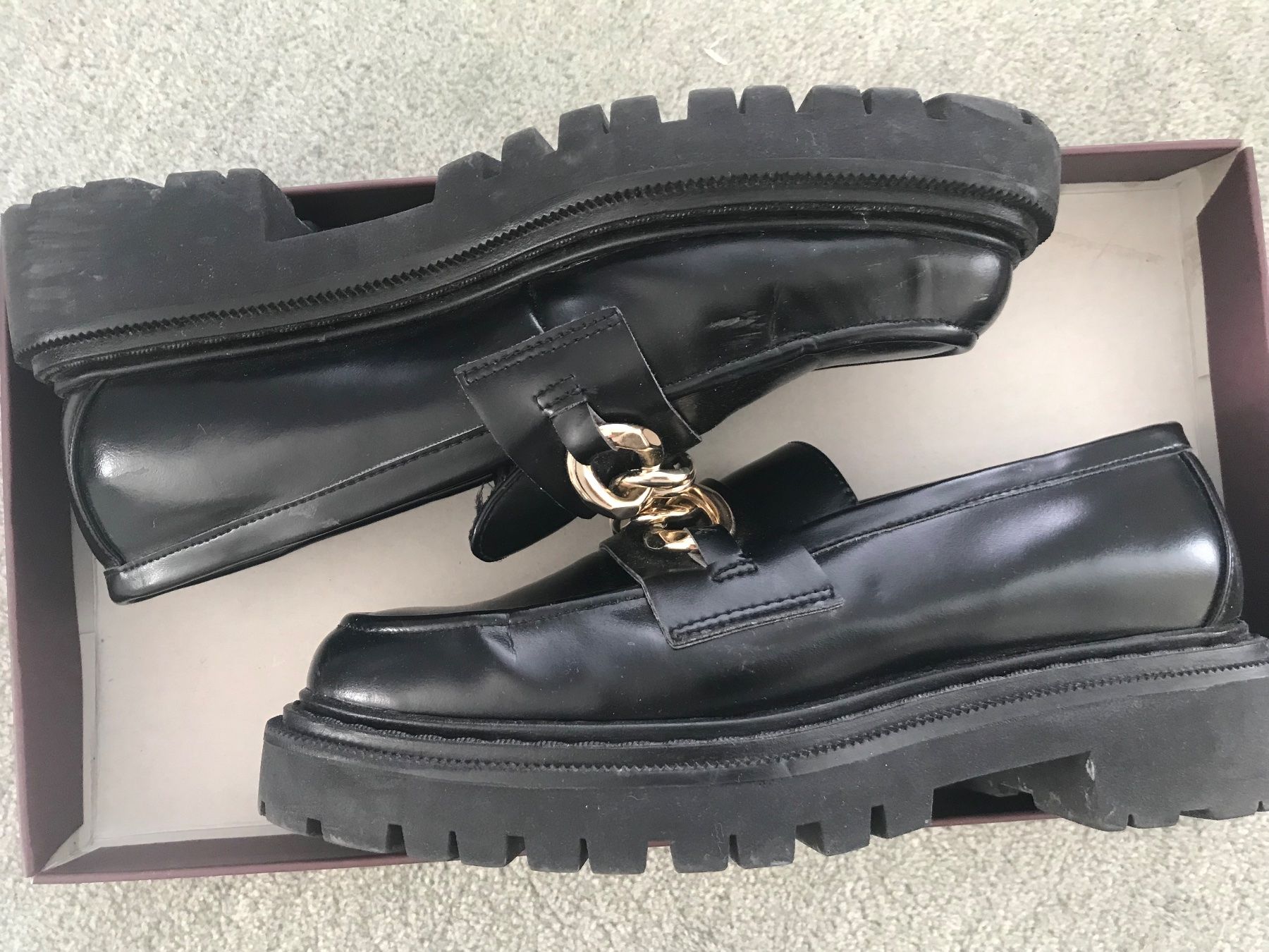 Scarpe da donna: Schwarze Loafer Gr. 40 mit Kette – Usato da Niederteufen venduto da mix18 2