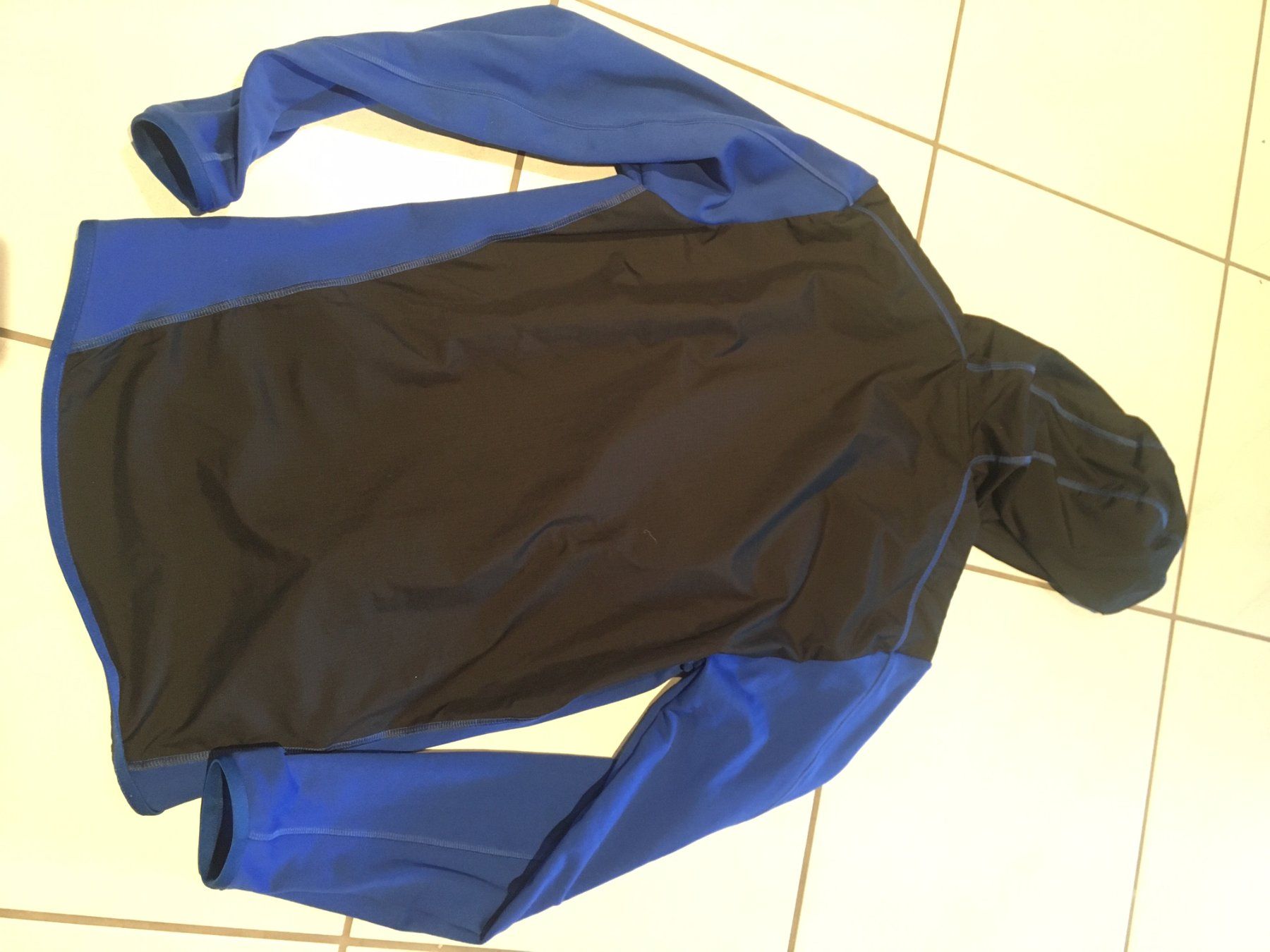 Salomon Jacken: leichte Salomon Trainingsjacke – Gebraucht aus Chur von steffeli04 2