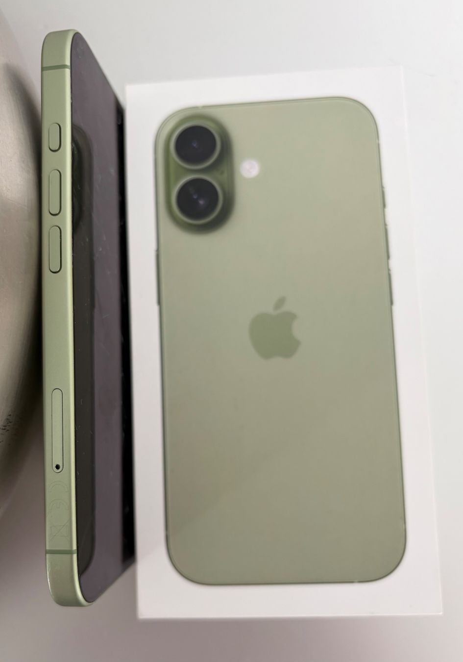 Apple Telefoni cellulari / Smartphones: iPhone 17 - Salbei - 256 GB - Display defekt – Nuovo (secondo la descrizione) da Abtwil SG venduto da Gerdgerdes 6