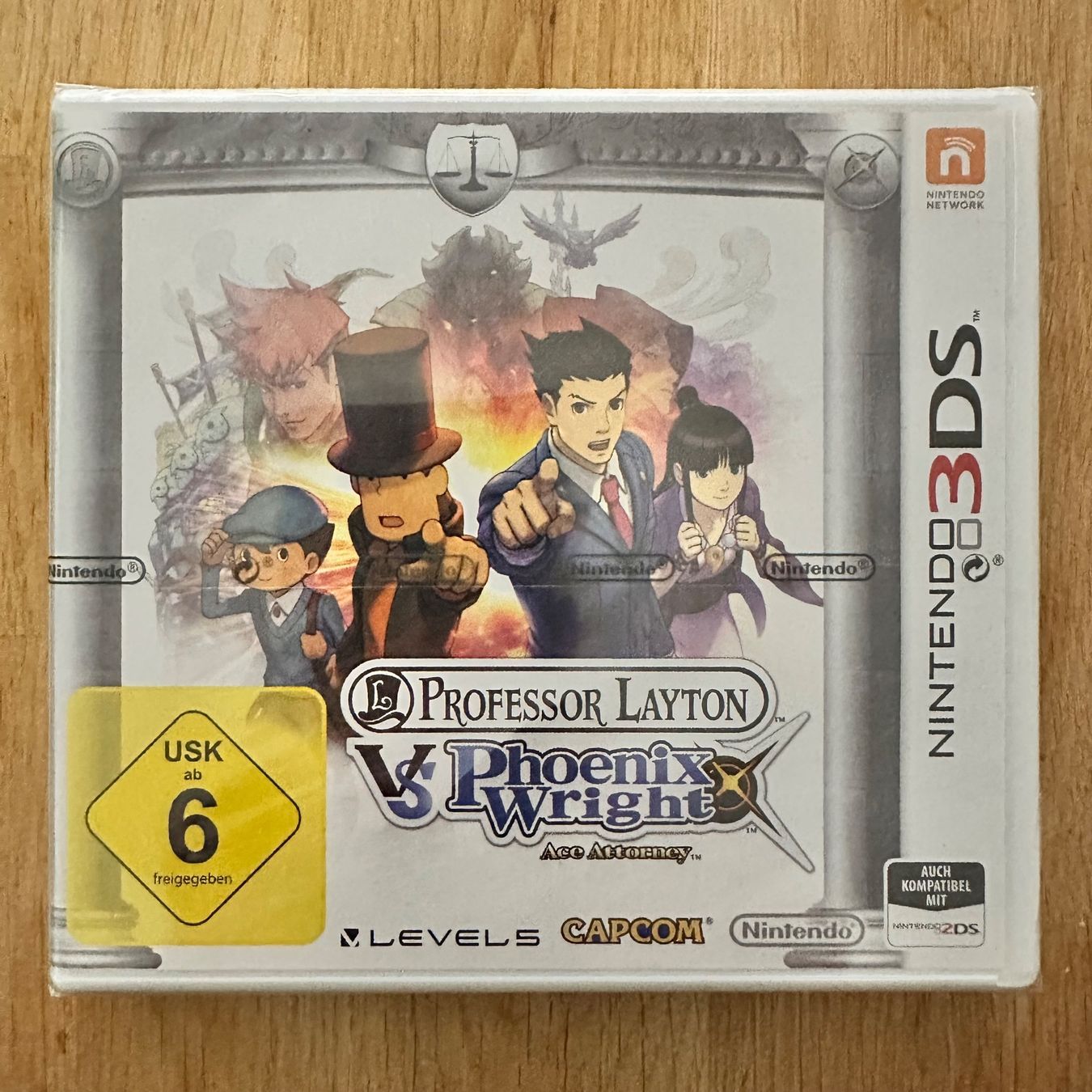 Nintendo Spiele: Professor Layton Vs Phoenix Wright Nintendo 3DS Neu & sealed – Neu und originalverpackt aus Kestenholz von Mad18