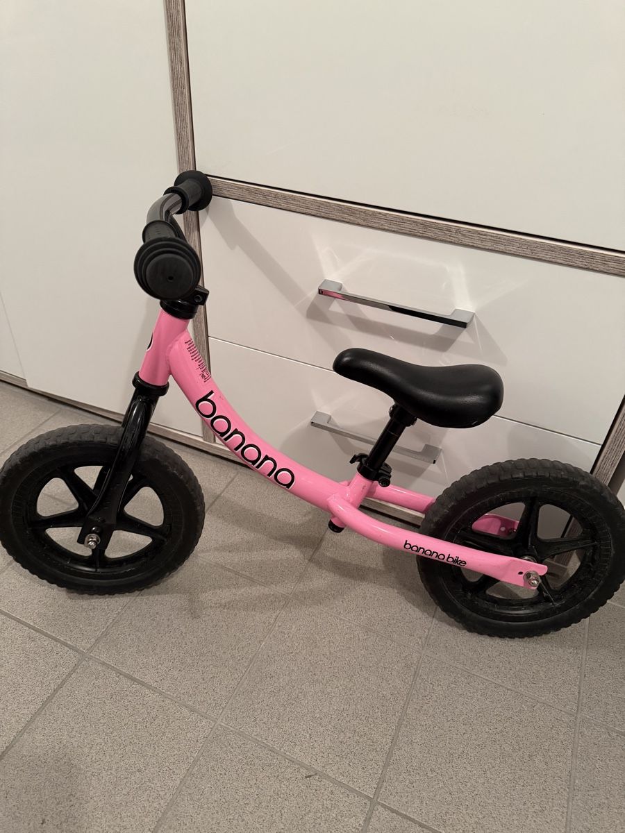 Veicoli per bambini: Bananabike Laufrad mit Helm  – Usato da Wangen b. Olten venduto da esma010 1