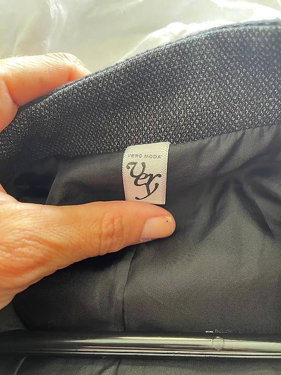 Giacche: Blazer Vero Moda schwarz Grösse 36 – Usato da Lenzerheide/Lai venduto da didi_84 3