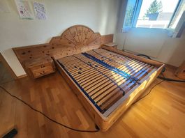 Doppelbett Arvenholz 200x180 mit Nachttische