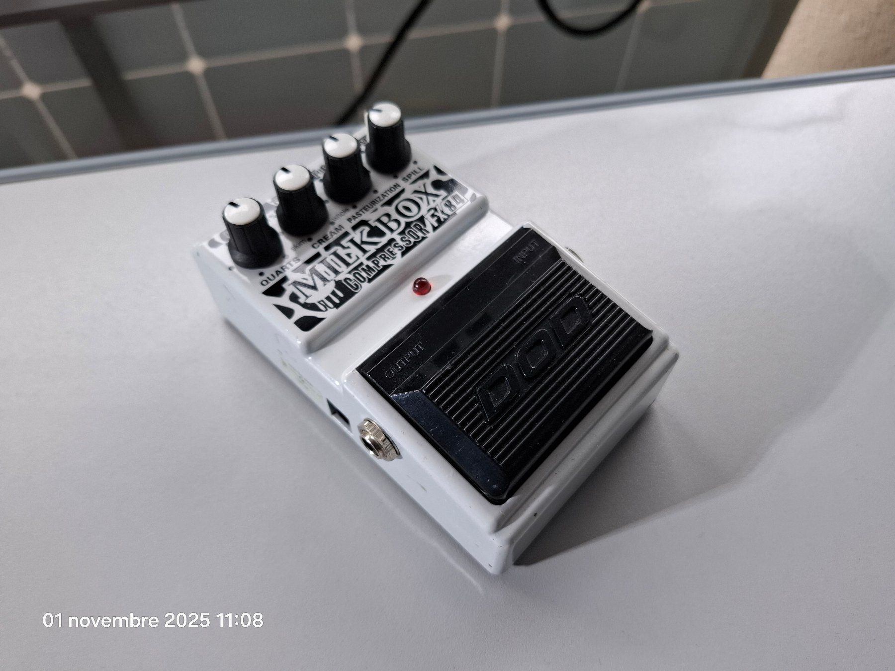 Strumenti musicali: DOD Milk Box Compressor FX84 – Usato da Yverdon-les-Bains venduto da Dan00
