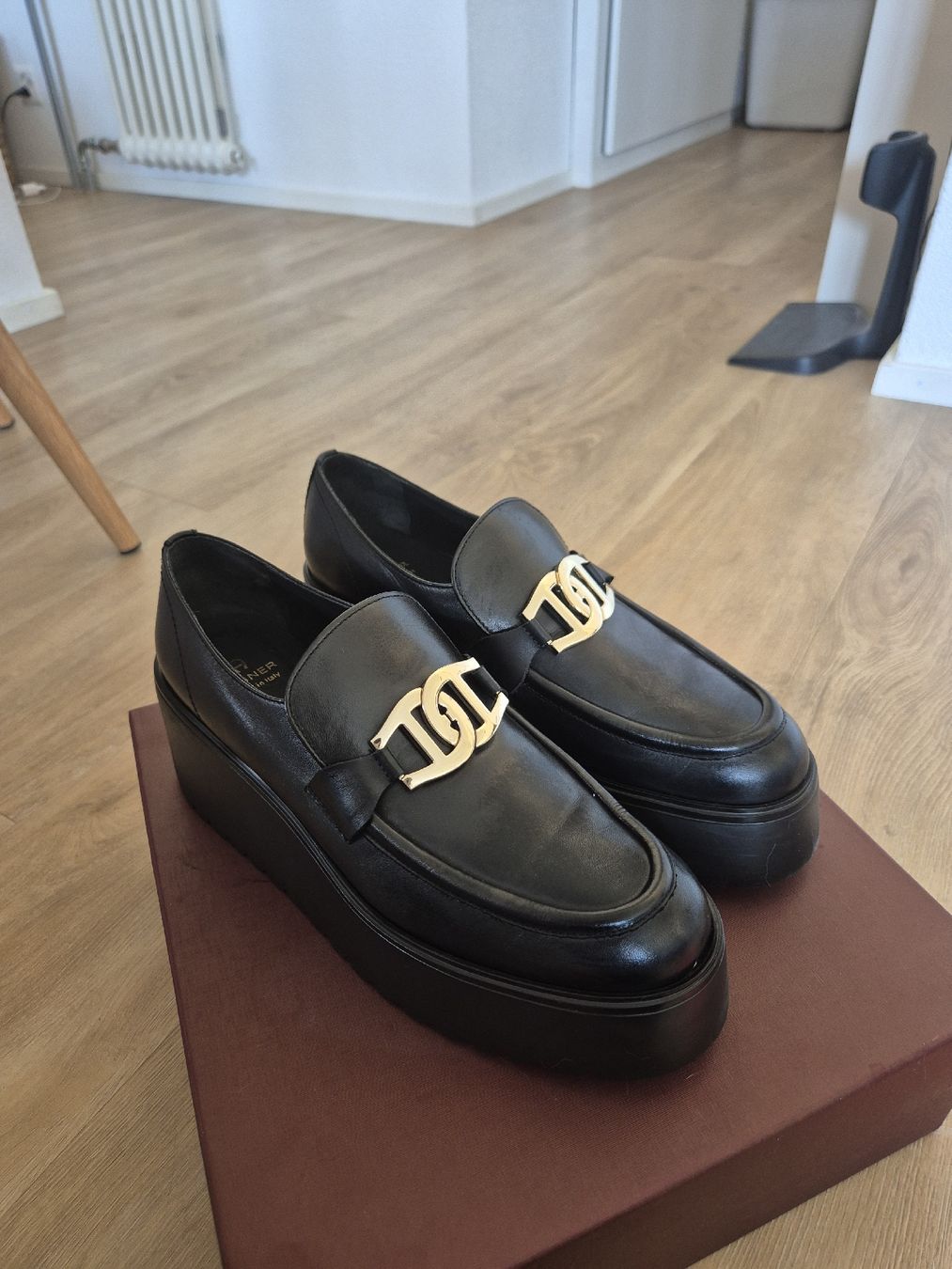 Scarpe da donna: Aigner Stella 18 Platform loafers – Usato da Bern venduto da des_7cqy 3