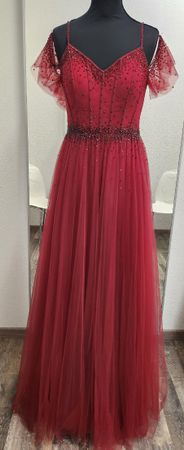 Dunklerot kleid
