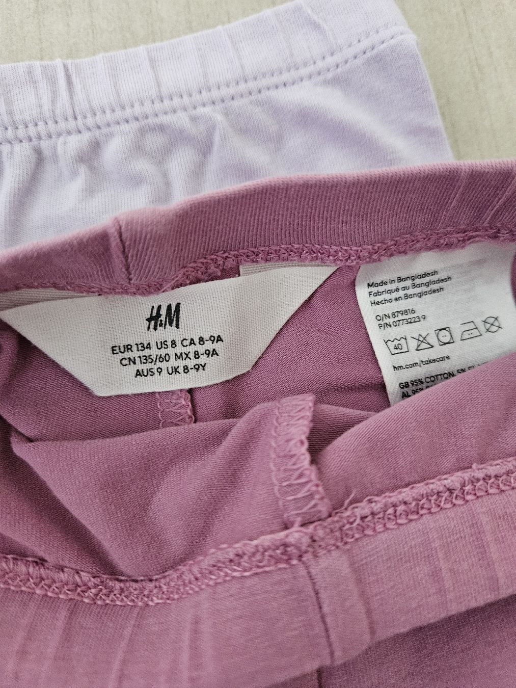 H&M Collant & Leggings: 3 kurze Leggins H&M Grösse 134  – Usato da Arni AG venduto da Silverstar_01 1