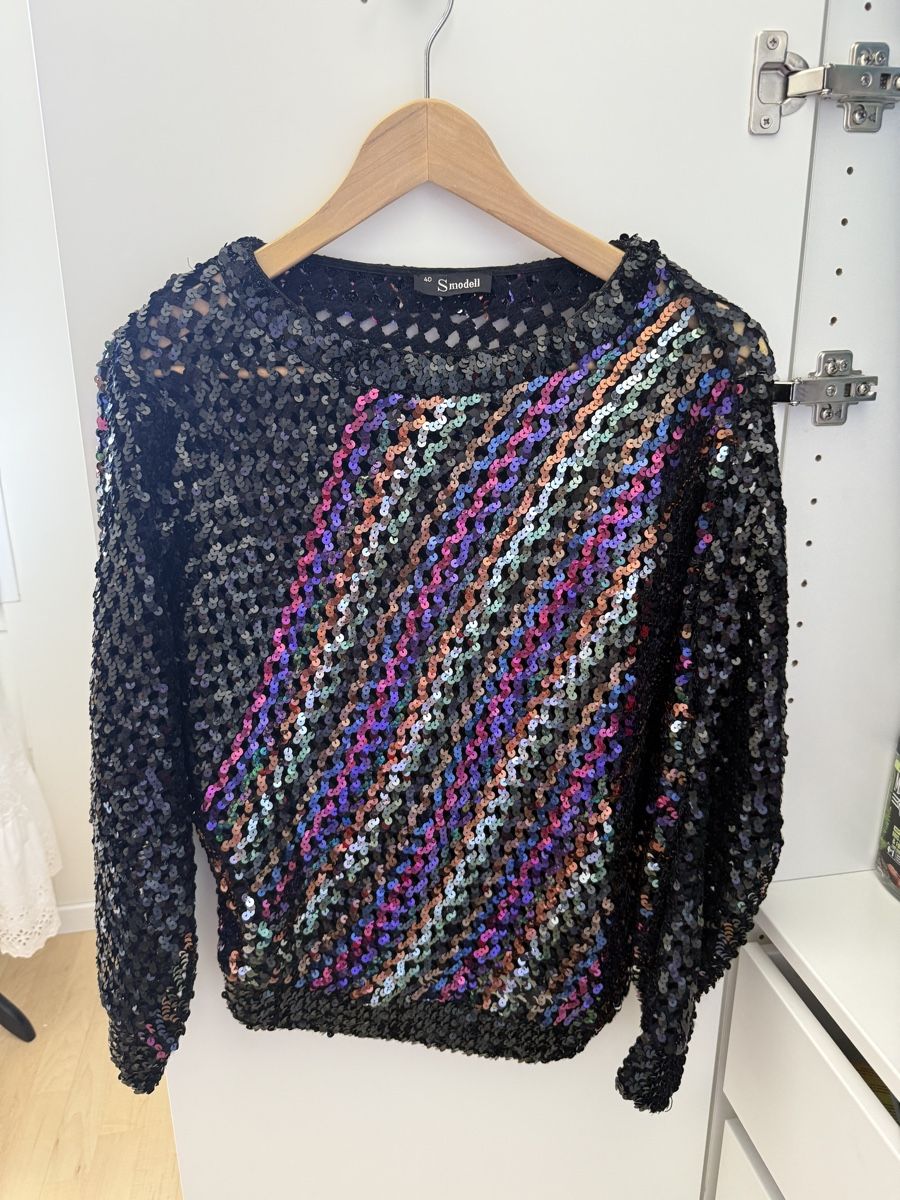 Pullover & Sweatshirts: Pailetten-Pullover, schwarz/multicolor – Gebraucht aus Niederglatt ZH von neunzehn82