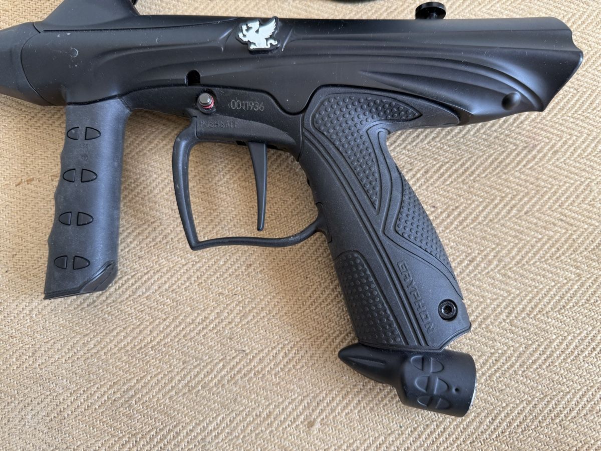 Jeux: TIPPMANN GRYPHON PAINTBALL MARKER  – D'occasion à Konolfingen par petzipetz 1