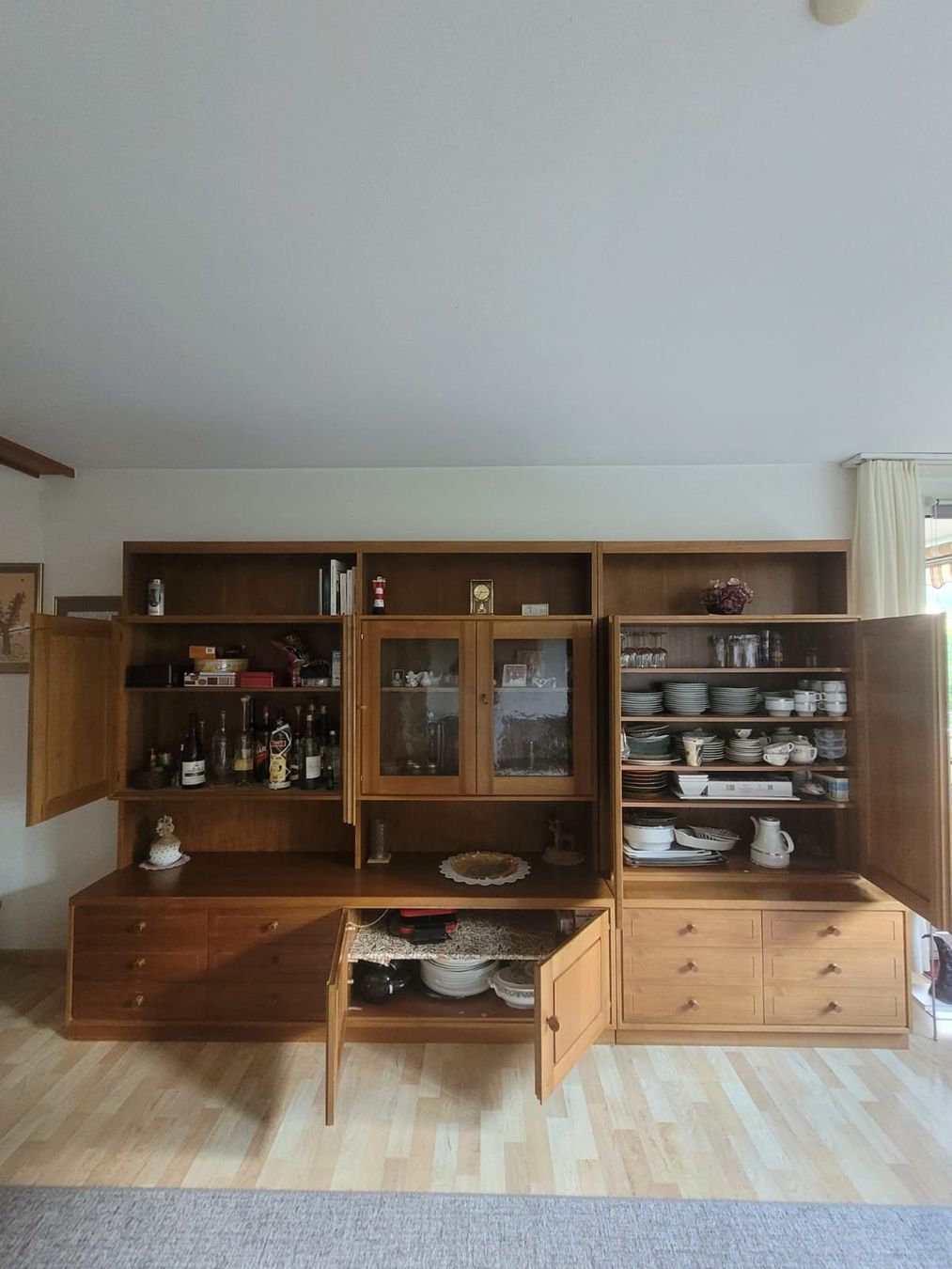 Articoli in legno: Wohnwand Schweizer Nussbaum – Usato da Känerkinden venduto da Mirj84 3