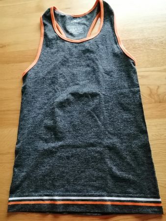 Sportliches Top von Crane, Grösse M, ideal für dein Workout!