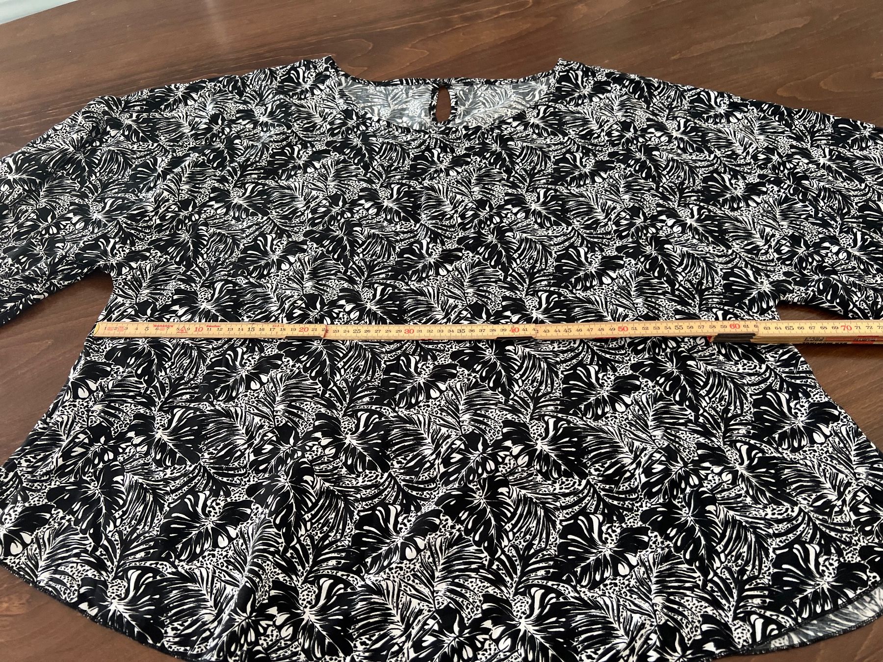 Blusen: Damen Bluse mit Muster schwarz-weiss Gr. 44/46 – Gebraucht aus Ebmatingen von Mistelu 2