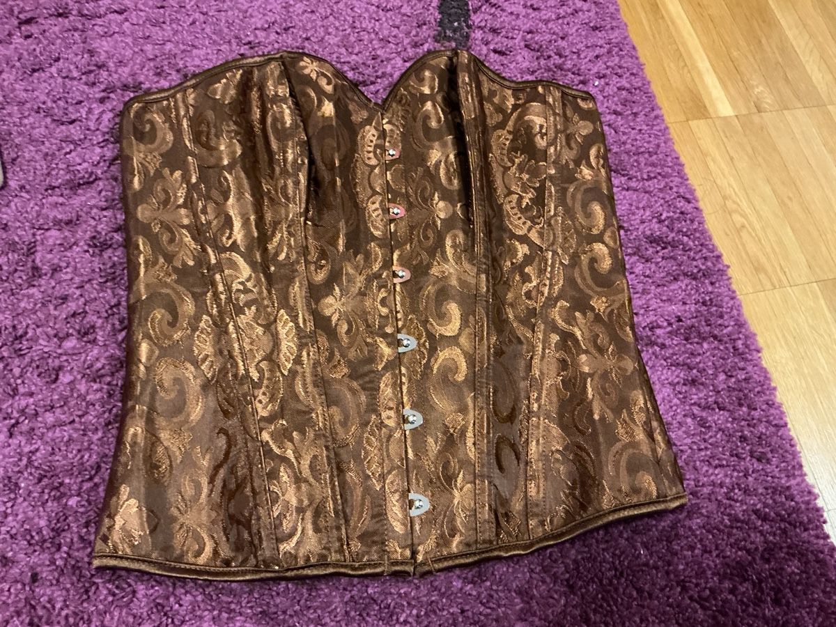 Shein Top: 2 Corsets SHEIN brun – Nuovo (secondo la descrizione) da Martigny venduto da dov_2qgk 2