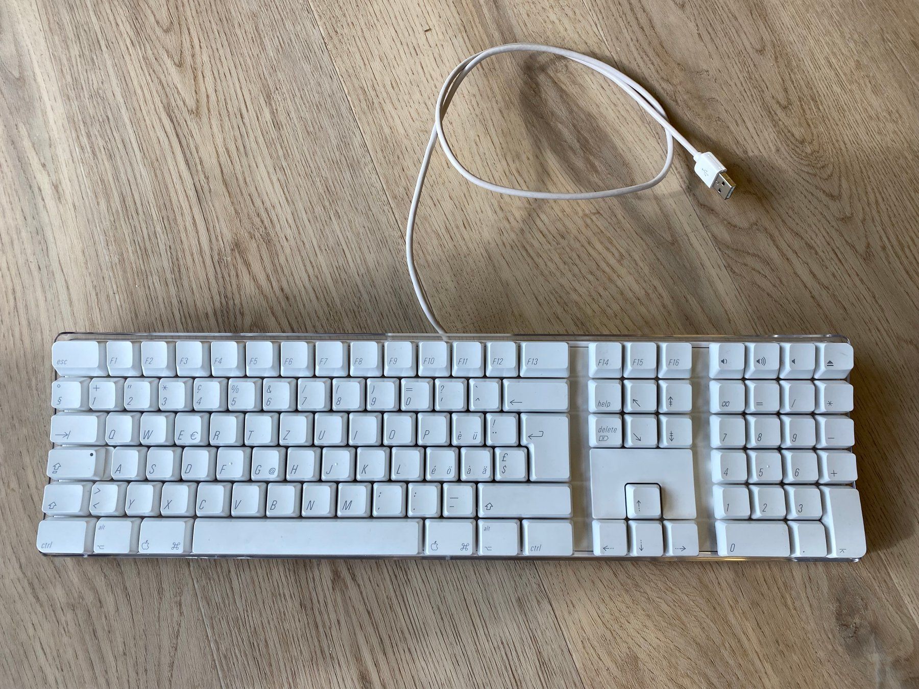 Tastiere: Apple Keyboard A1048 Retro Macintosh iMac G4 Power Mac – Usato da Wetzikon ZH venduto da BackToRetro
