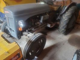 TRAKTOR Massey Ferguson