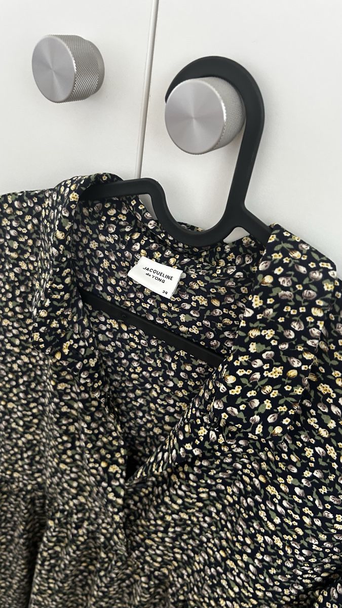 Robes: Kleid Jacqueline de Yong, Blumenmuster, Grösse 34  – D'occasion à Neuenkirch par Bettinaverena 1