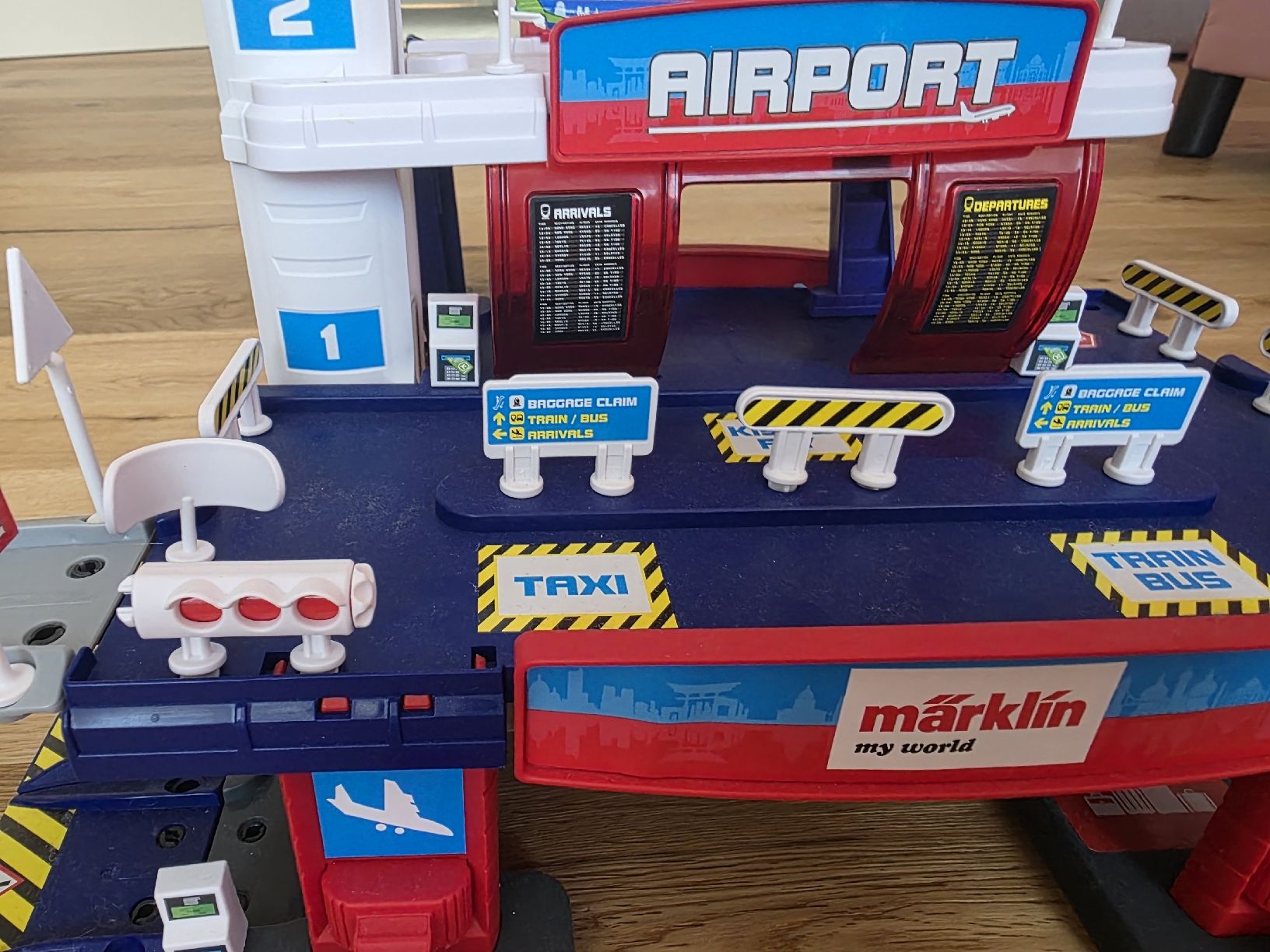 Giocattoli: Marklin Flughafen mit Flugzeug – Usato da Toffen venduto da ver_x68f 2