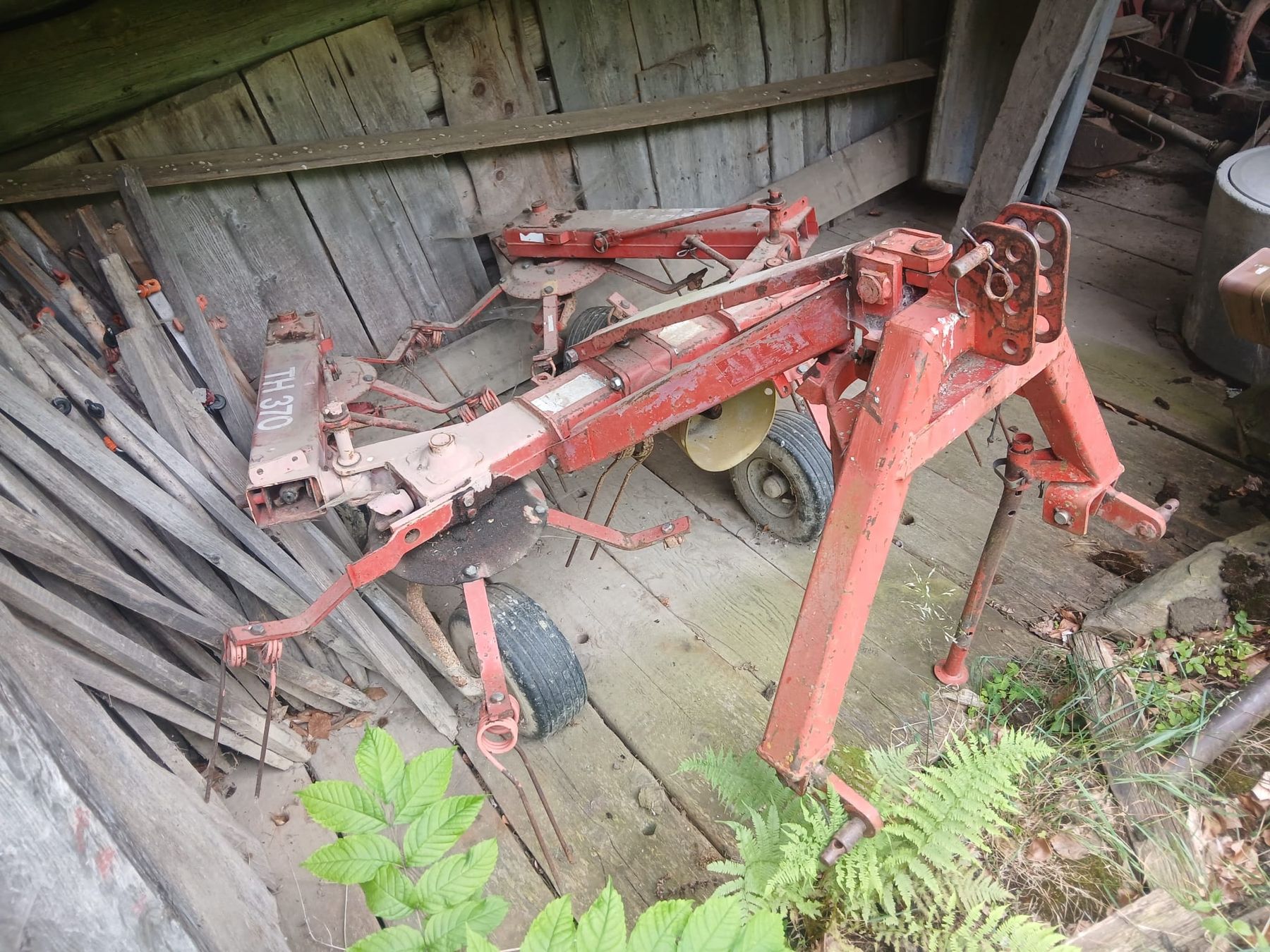 Fella Tutte le macchine: Fella Kreiselheuer TH 370 Heuwender  – Usato da Azmoos venduto da Man_zi1