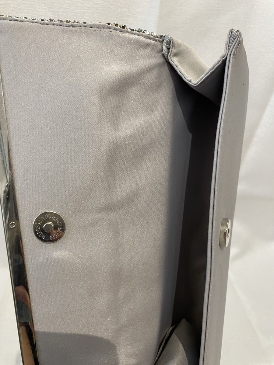 Taschen für Damen: Clutch silberfarben mit Strass-Optik – Gebraucht aus Hausen AG von corinne_g 3