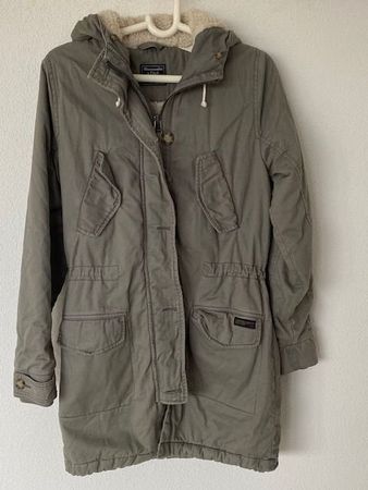 Jacke von Abercrombie & Fitch mit Kapuze
