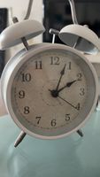 Wecker analog weiss guter Zustand 40-60 Zeichen