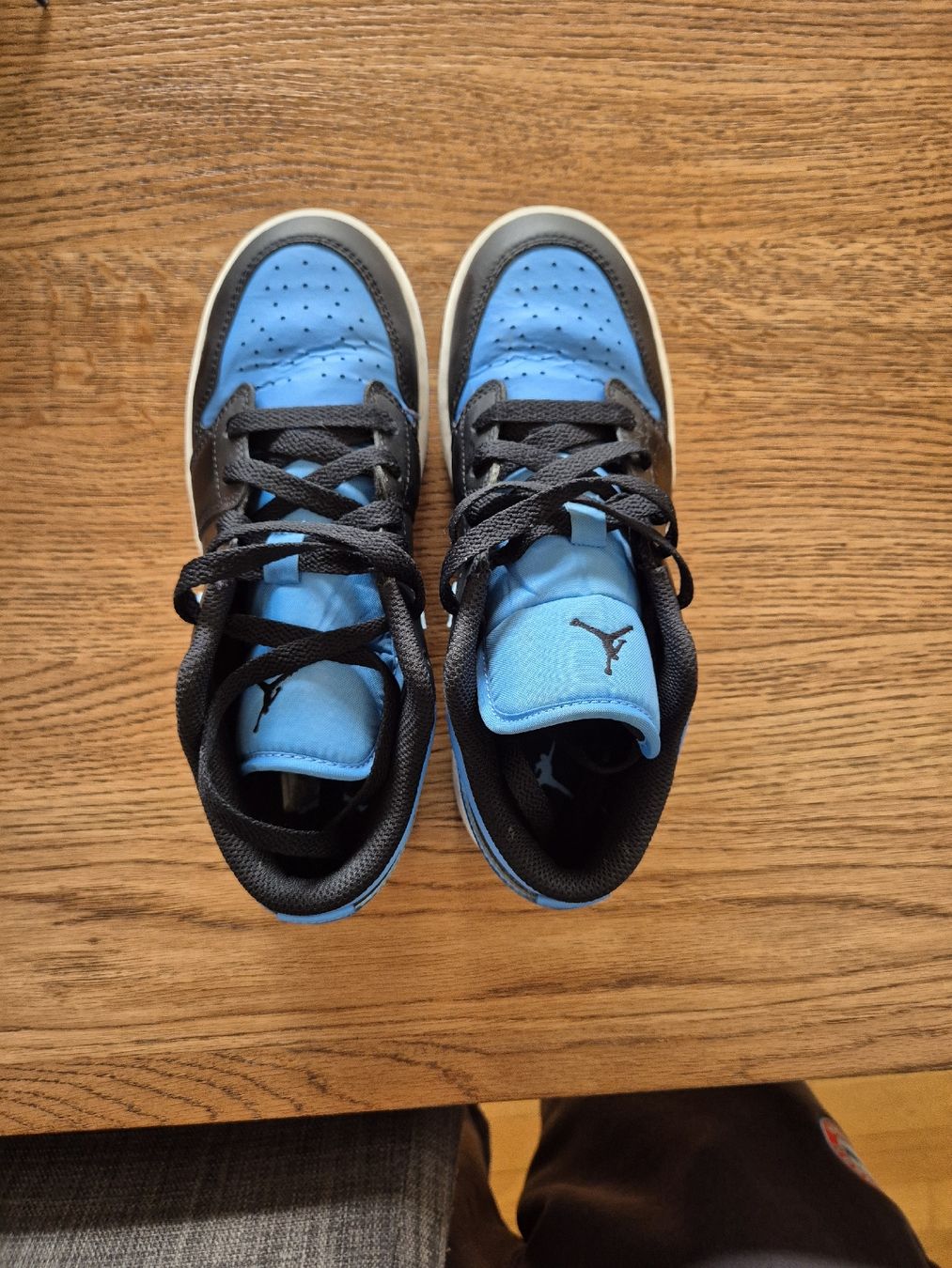 Jordan Scarpe per ragazzi: Nike Jordan Schuhe Grösse 36.5 Schwarz / Hellblau – Usato da Arni AG venduto da Zuerich010 2