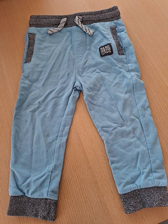 Pantalons: Hose Gr. 86 – D'occasion à Andwil TG par Dorro