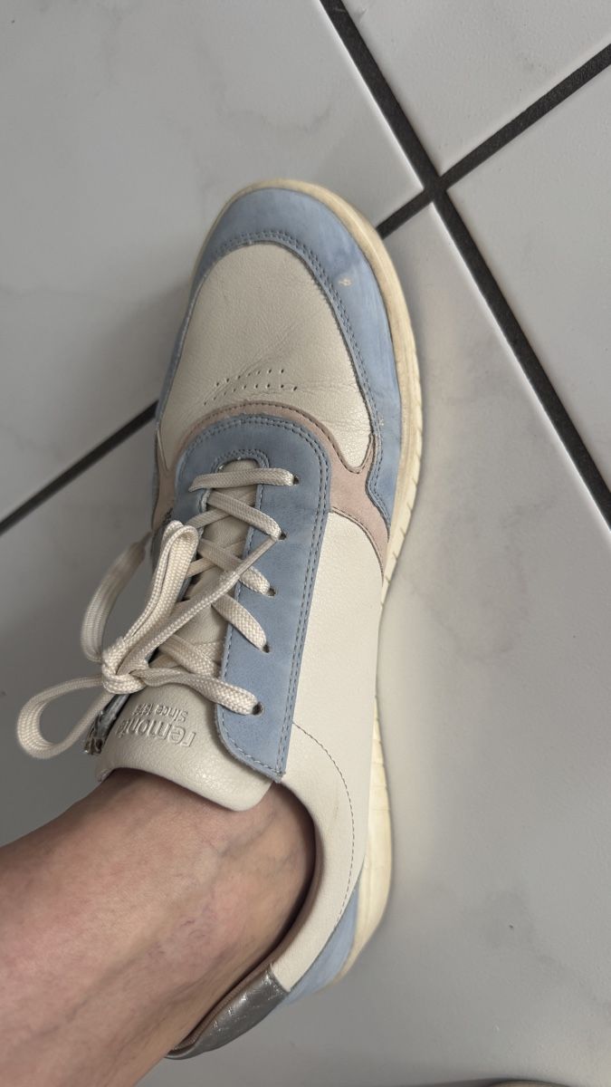 Scarpe da donna: Bequeme Damen Sneakers Gr. 45 hellblau – Usato da Altendorf venduto da Ro 3