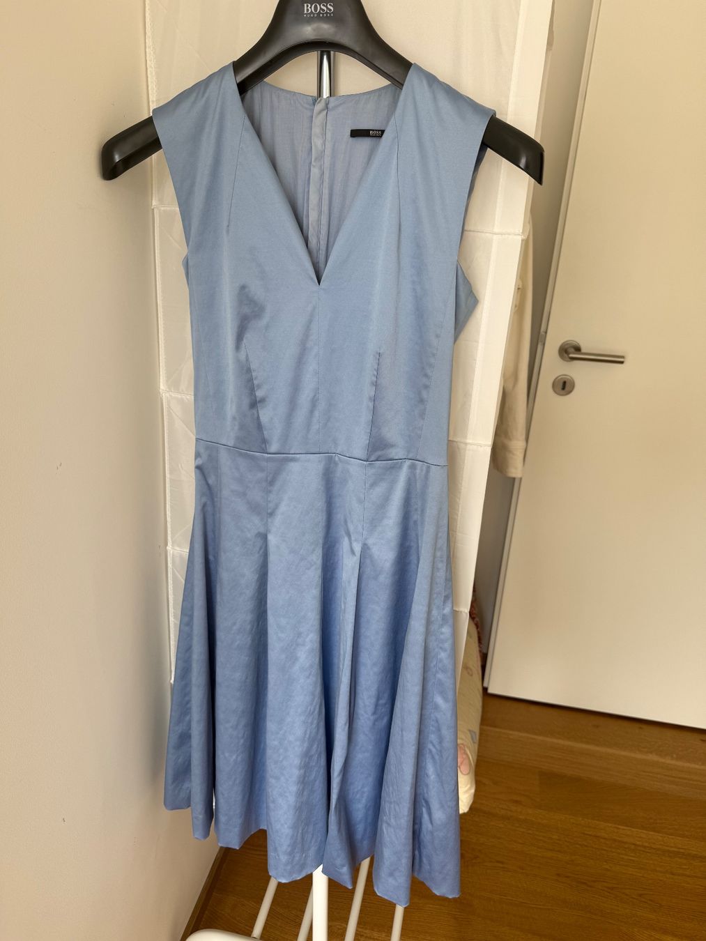 Hugo Boss Kleider: Hugo Boss dress – Gebraucht aus Châtelaine von Veradat 1
