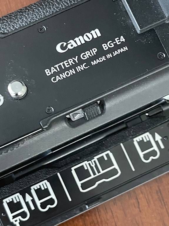 Canon Fotocamera: Batteriegriff BG-E4 für die Canon EOS 5D – Usato da Luzern venduto da svenindessau