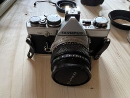 Olympus OM-2 Spiegelreflexkamera mit 3 Objektiven & Zubehör 