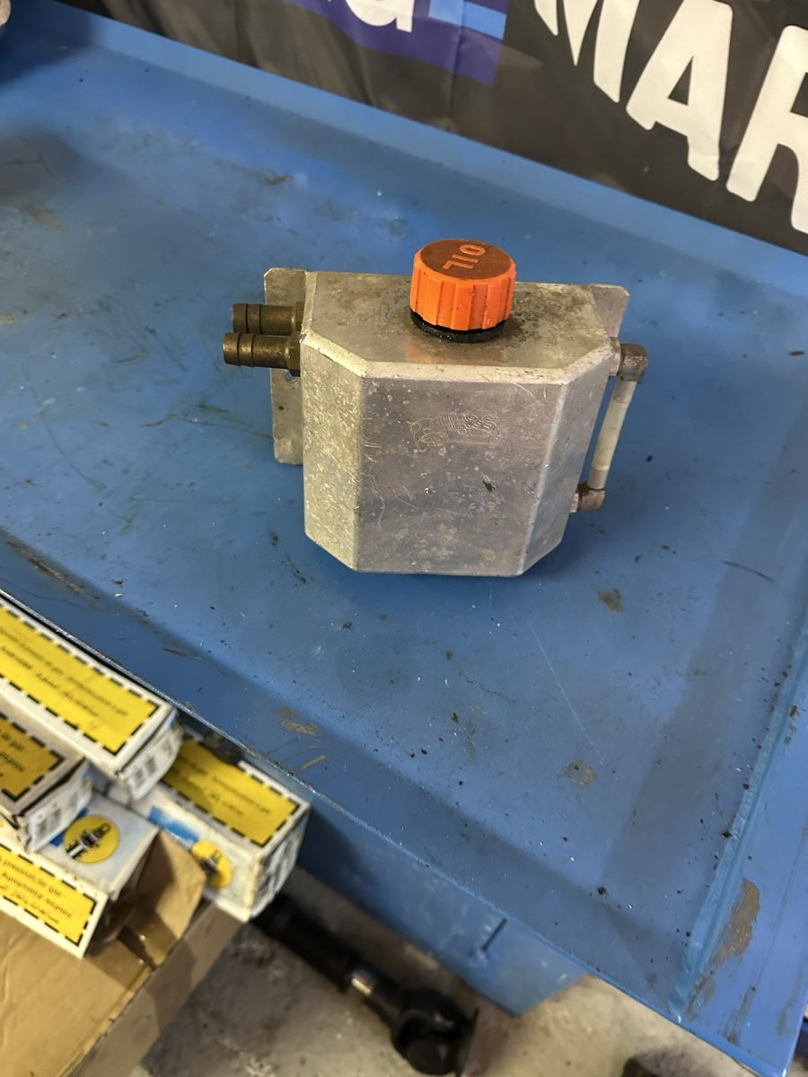 Accessori per altri veicoli: Motor Entlüftung Tank – Usato da Kriens venduto da alfaracer 1