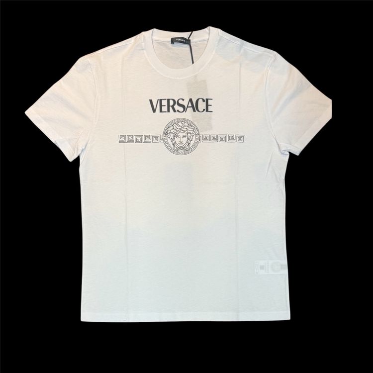 Versace T-shirt: Versace White Medusa Print T-Shirt – Zeitloser Luxus in L un – Usato da Lachen SZ venduto da HelvetiaLuxury