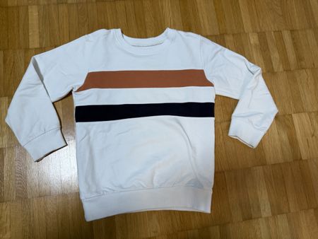 Weisses Shirt mit Streifen, Grösse 116.