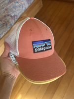 Patagonia Trucker Cap hellrot weiss verstellbar