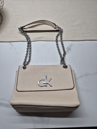 Calvin Klein Schultertasche beige mit Kette guter Zustand