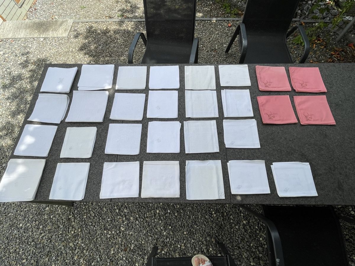 Serviettes: Stoffservietten bestickt diverse – D'occasion à Niederbüren par poschti