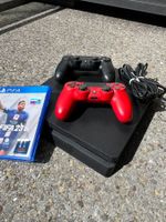 Sony PlayStation 4 Slim mit 2 Controllern und FIFA 23