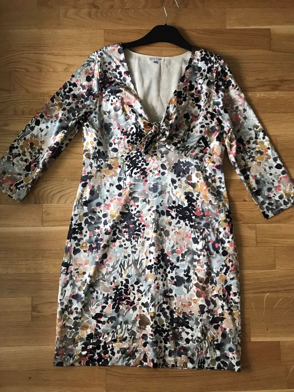 Kleider: Neu! Seidenkleid, Ladenpreis 390 CHF – Neu (gemäss Beschreibung) aus Zürich von ZuriShrek