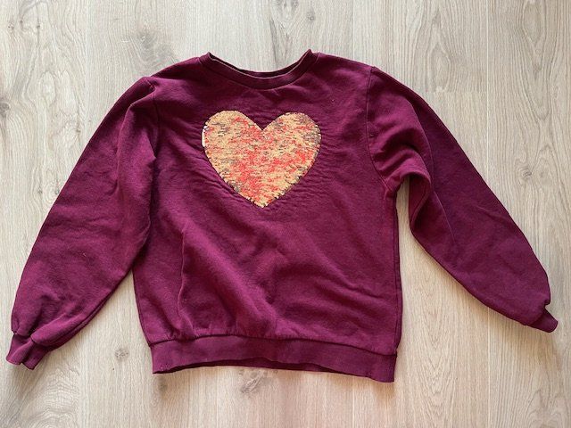Maglioni & Felpe: Schöner Pullover 134/140 mit Wendepailletten – Usato da Rigi Kaltbad venduto da Tinjac7371