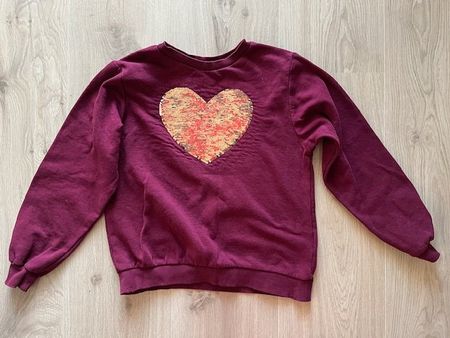 Schöner Pullover 134/140 mit Wendepailletten