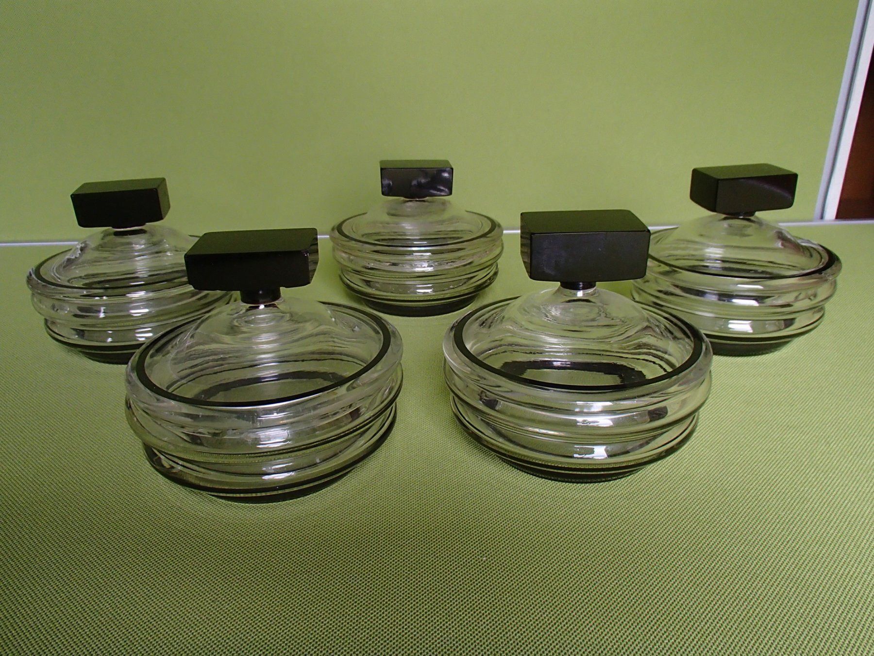 Bicchieri: 5 Art Deco Glasdosen mit Deckel schwarz&silber – Usato da Schöfflisdorf venduto da pullux