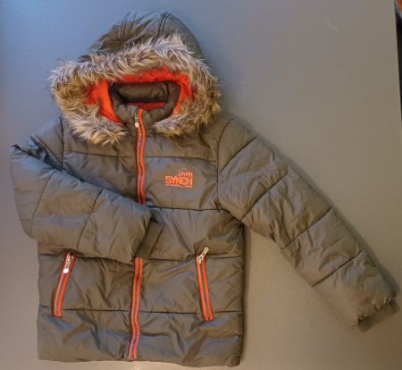 Gut erhaltene, warme Daunenjacke, Grösse 134