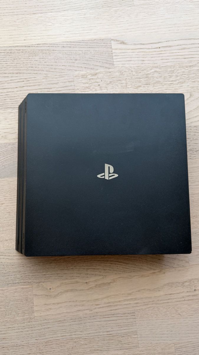 Sony Consoles: Sony PlayStation 4 Pro 1 TB – D'occasion à Oberägeri par piksi13 1