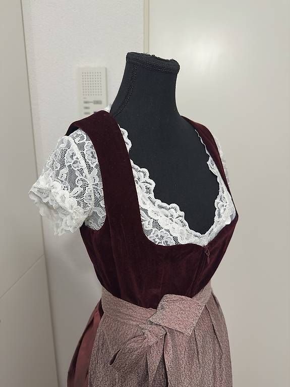 Robes: Dirndl Rot Samt Edelnice 36 – D'occasion à Zürich par zueri_c 1