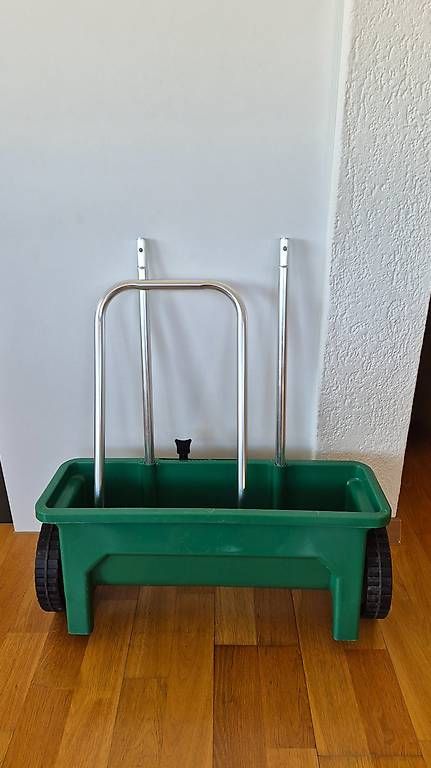 Sonstige Gartengeräte: Streuwagen Kunststoff 45cm 12L – Gebraucht aus Neuenhof von mar_2th5