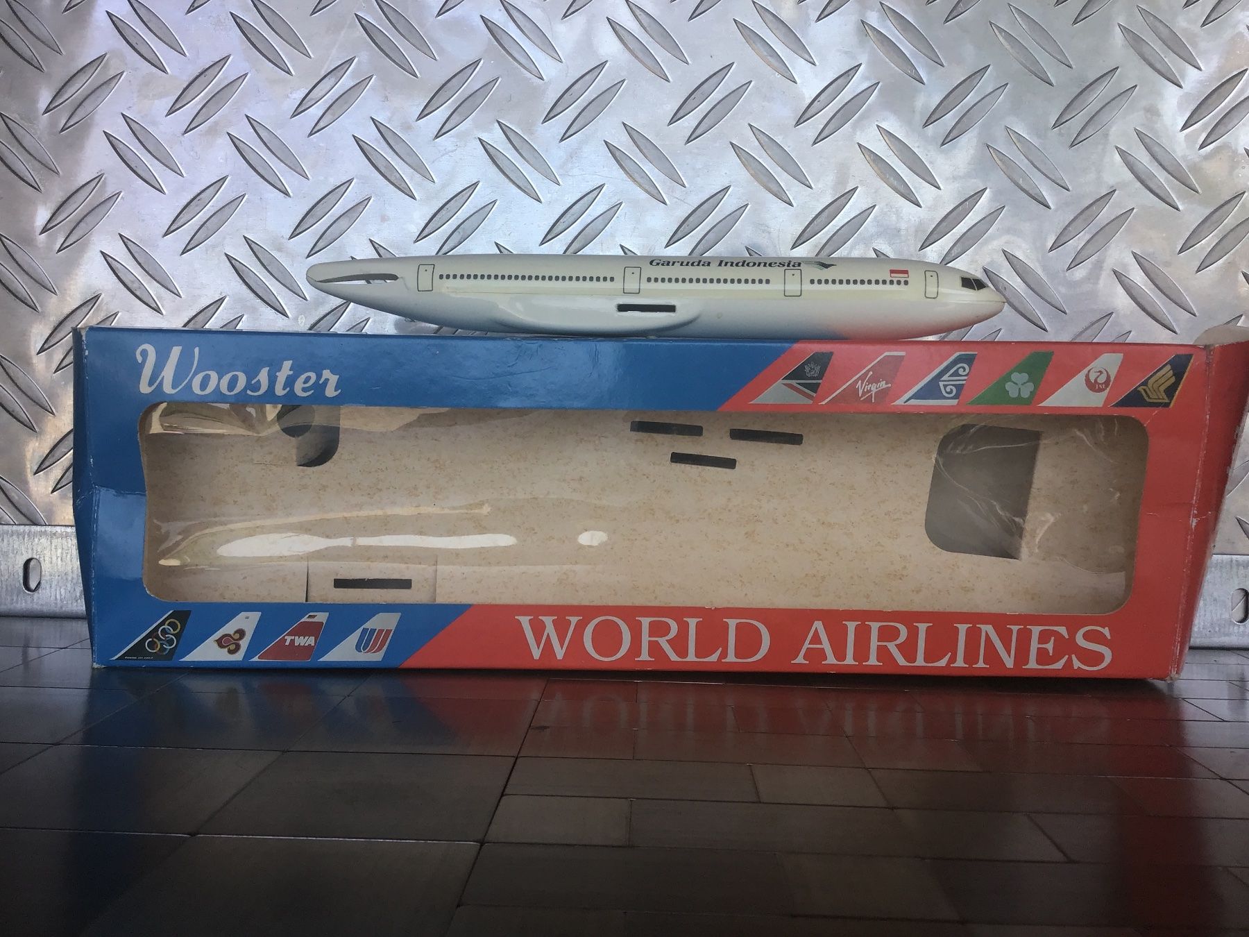 Kit di modellismo & Modellini statici: GARUDA INDONESIA WORLD AIRLINES – Usato da Männedorf venduto da Spezial-Modelle 2