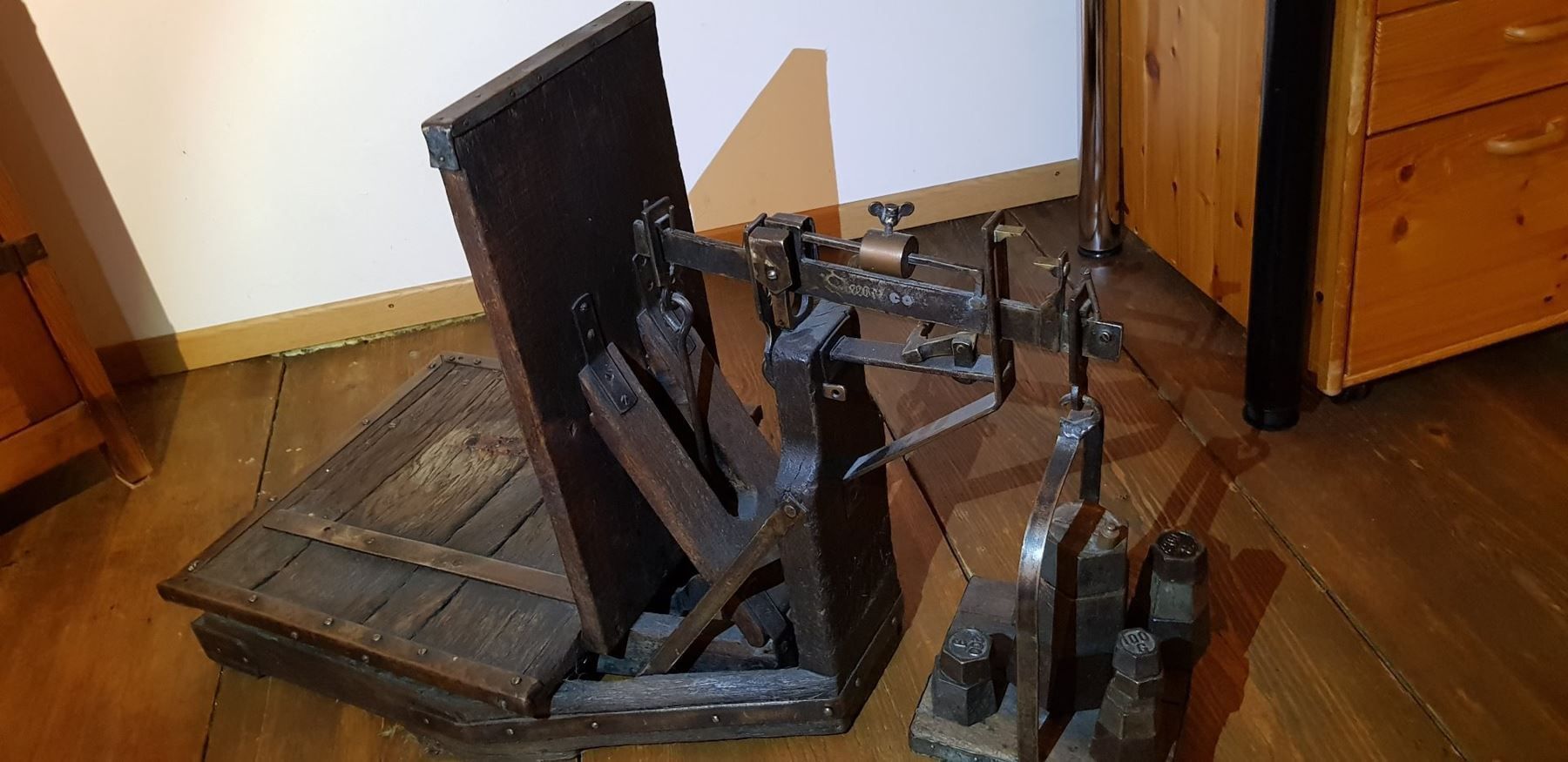 Bilance e pesi: Waage Antik mit Gewichtsteinen – Usato da Steg im Tösstal venduto da LARO14 5