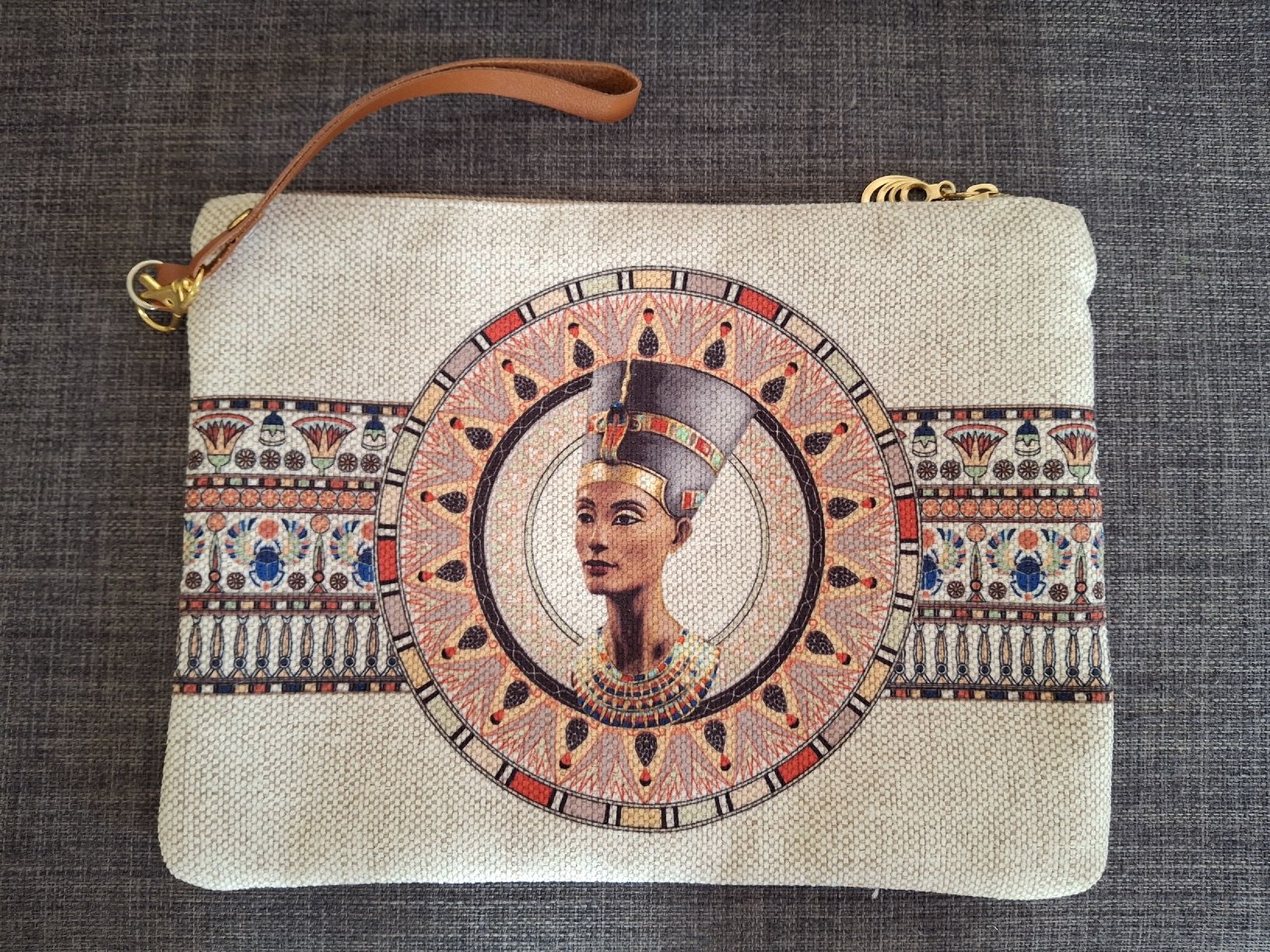 Taschen: pochette Nefertiti achetée en Égypte  – Gebraucht aus Lausanne von Cognitia 1